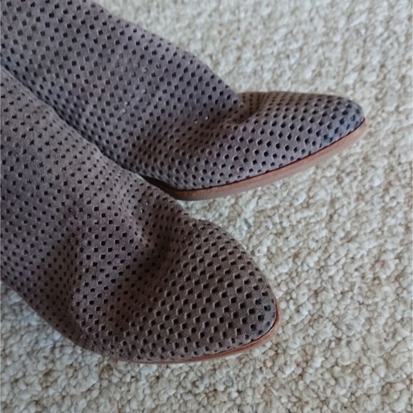 Jeffrey Campbell Jenelle Perfed taupe suede Boot size 6.5 - Picture 5 of 9
